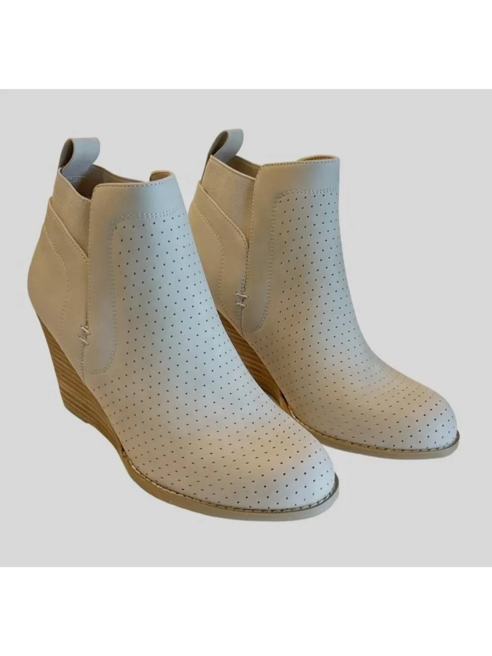 DV by Dolce Vita Women's Gerdy Bootie Beige Vegan Leather Size 7.5 NWT